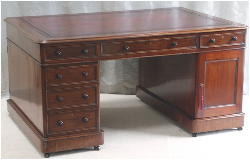 1007 Antique Mahogany Partners Desk (5)